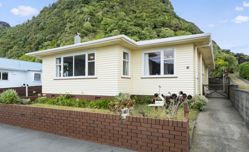  at 81 Breaker Bay Road, Breaker Bay, Wellington