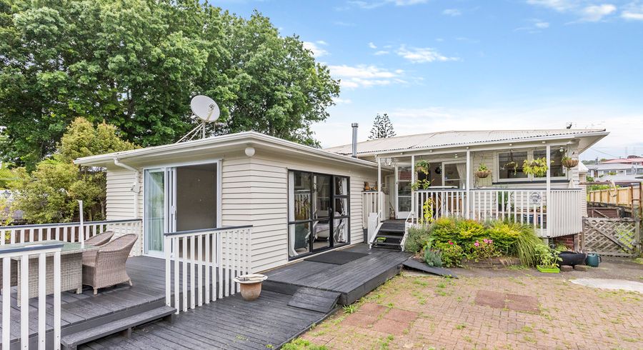  at 28 Lowtherhurst Road, Massey, Auckland