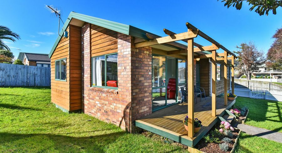  at 8 Wai Iti Place, Clendon Park, Auckland