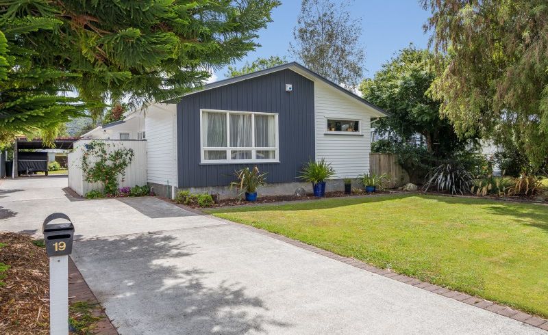  at 19 Molloys Road, Te Marua, Upper Hutt