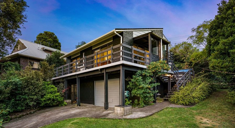  at 42 Holyoake Place, Chatswood, Auckland