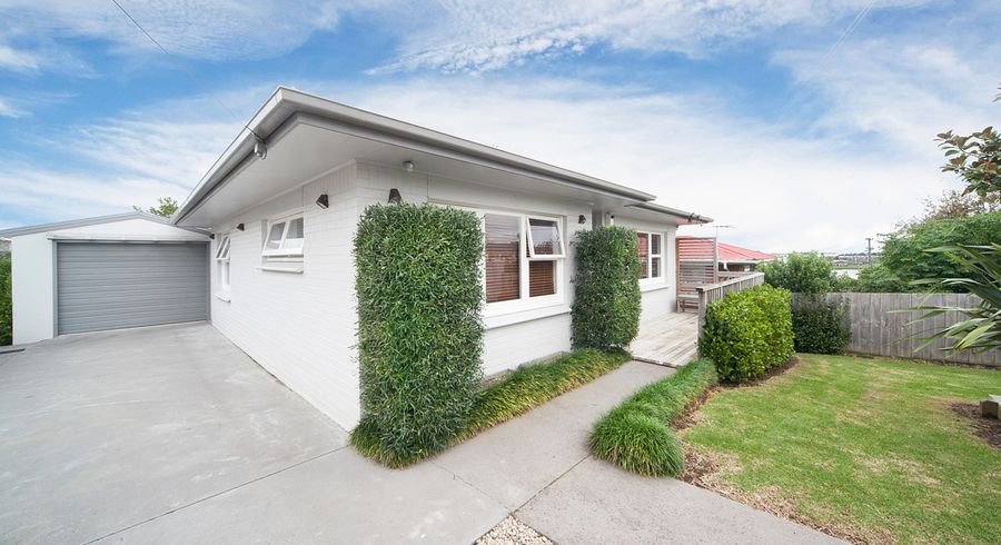  at 15 Sunset View Road, Panmure, Auckland