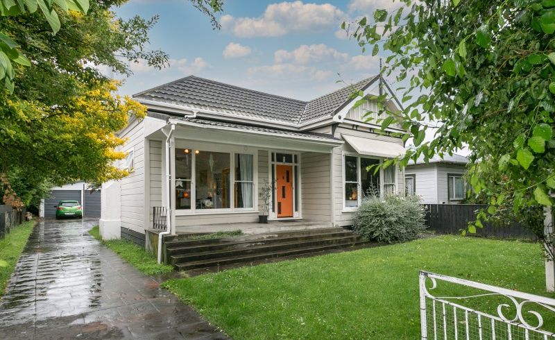  at 702 Avenue Road West, Saint Leonards, Hastings