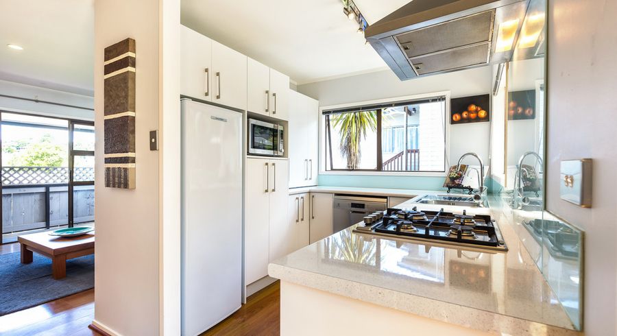  at 8 Foley Place, Torbay, Auckland