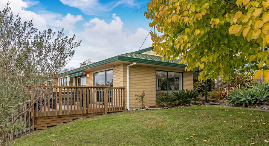  at 10 Charlotte Street, Stanmore Bay, Whangaparaoa
