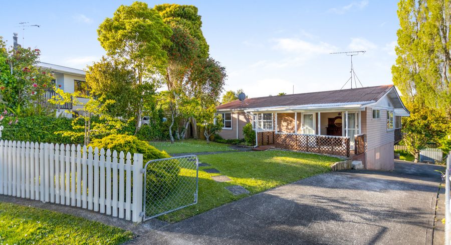  at 8 Surat Place, Glen Eden, Auckland