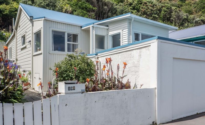  at 190 The Esplanade, Island Bay, Wellington