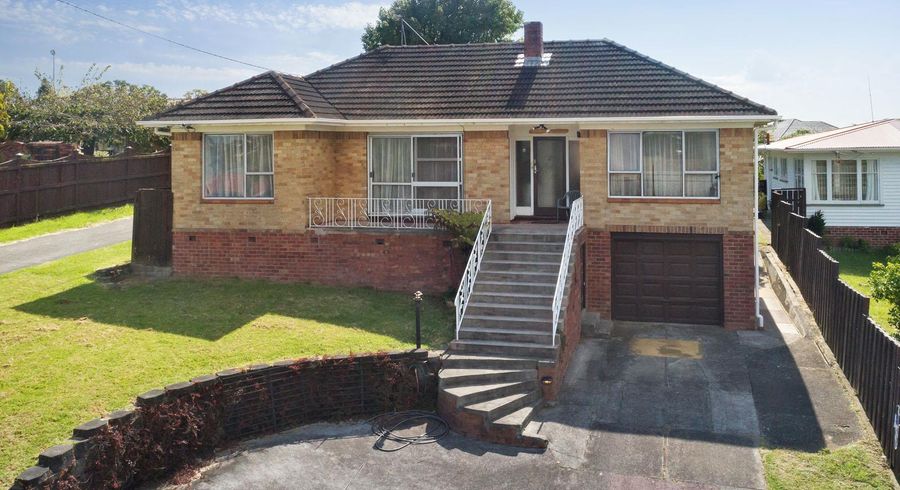  at 121 White Swan Road, Mount Roskill, Auckland