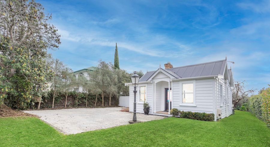  at 17 Onewa Road, Northcote, Auckland