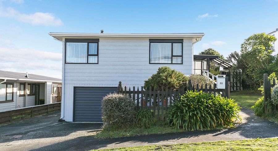  at 32 Edgecombe Street, Newlands, Wellington