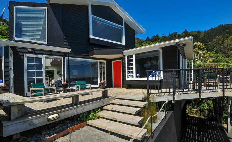  at 303 Marine Drive, York Bay, Lower Hutt