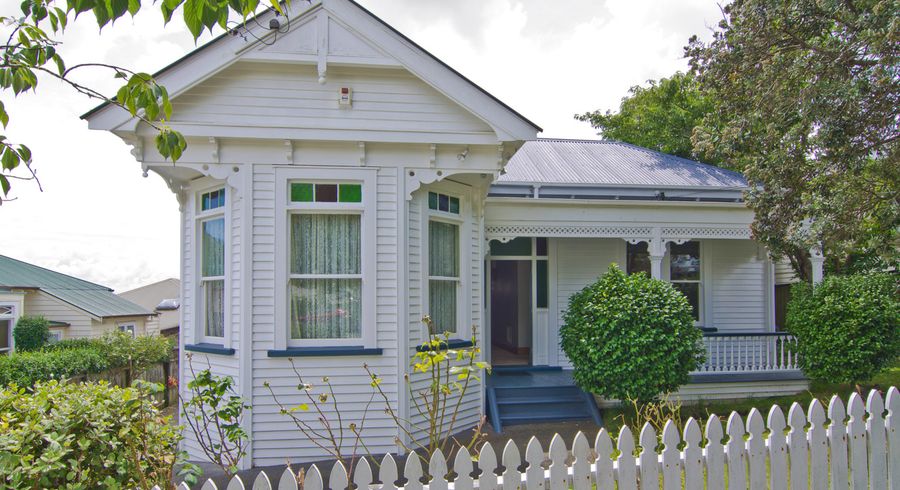  at 8 Rahiri Road, Mount Eden, Auckland