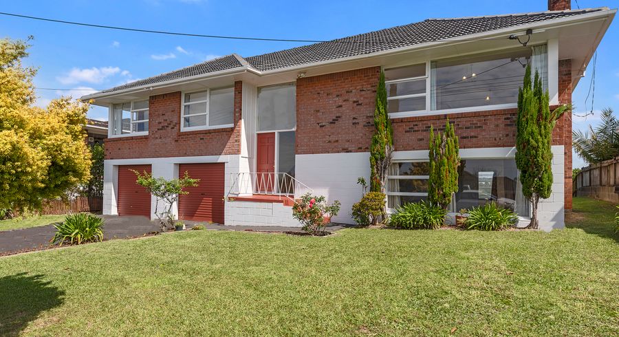  at 100 Sylvan Avenue, Northcote, Auckland