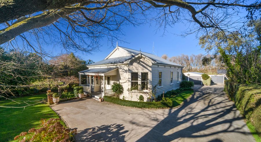  at 130 Newbury Line, Palmerston North