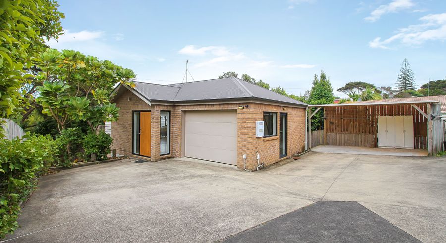  at 3/69A Chivalry Road, Glenfield, Auckland