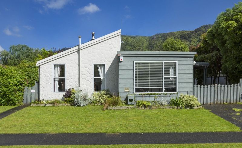  at 9 Akron Grove, Totara Park, Upper Hutt
