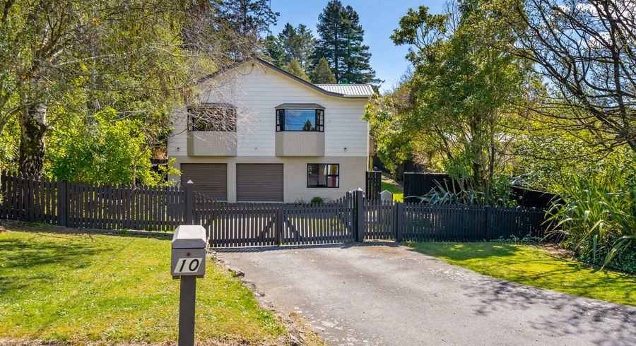  at 10 Avian Road, Blue Mountains, Upper Hutt