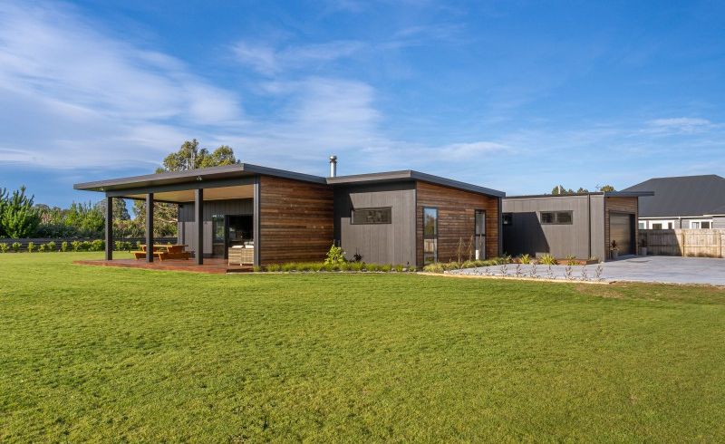  at 25 Mill Grove, Clareville, Carterton