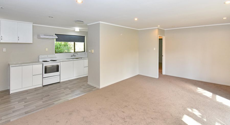  at 4 Peverill Crescent, Papatoetoe, Auckland