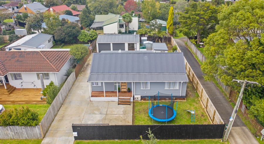  at 10 Forest Hill Road, Henderson, Auckland