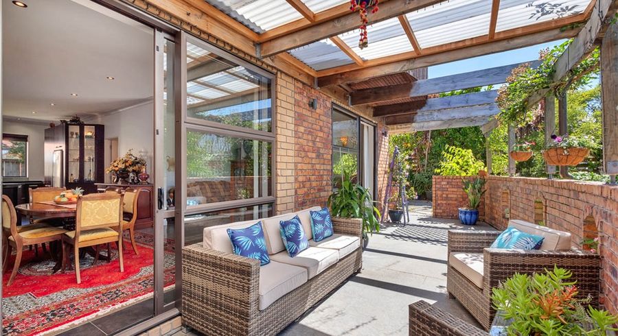  at 21 South Kensington Way, Henderson, Auckland