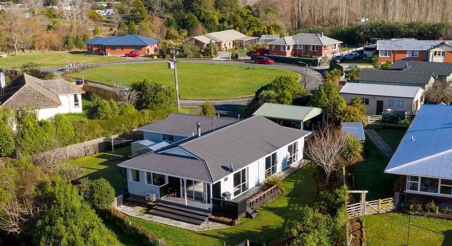  at 16 Kennard Crescent, Karitane