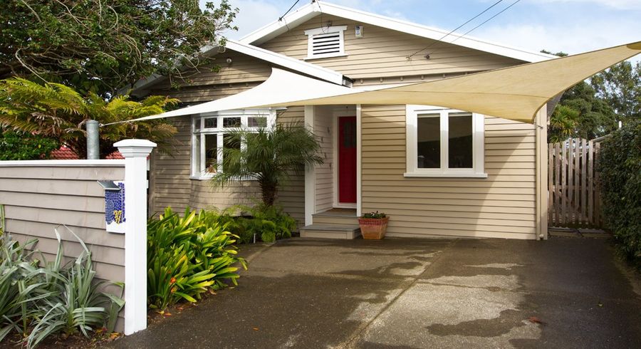  at 32 Aroha Avenue, Sandringham, Auckland