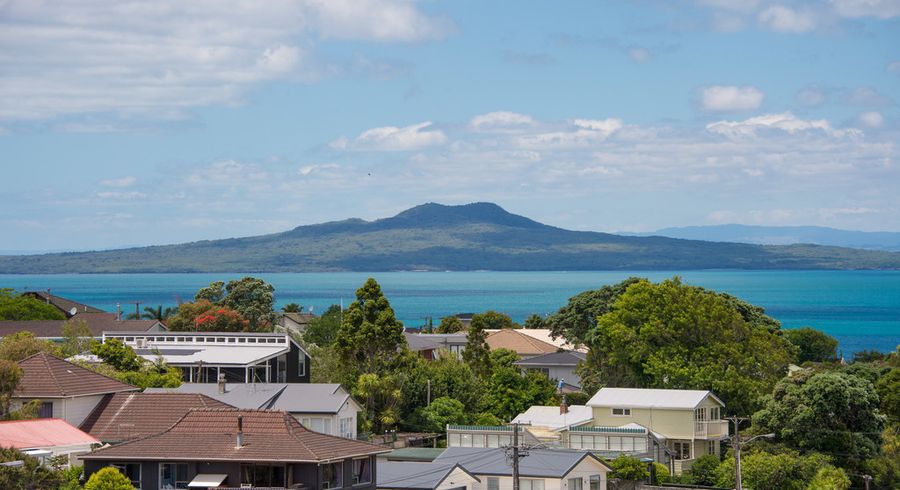 at 101/585 Beach RD, Rothesay Bay, Auckland