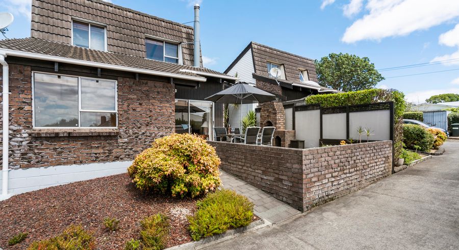  at 2/17 Alverston Street, Waterview, Auckland