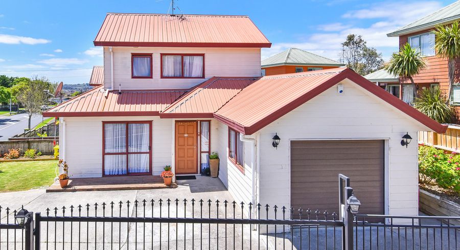  at 1/2 Lyell Court, Clover Park, Auckland