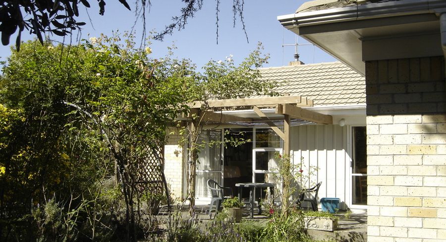  at 6 Sutton Crescent, Hillcrest, Hamilton