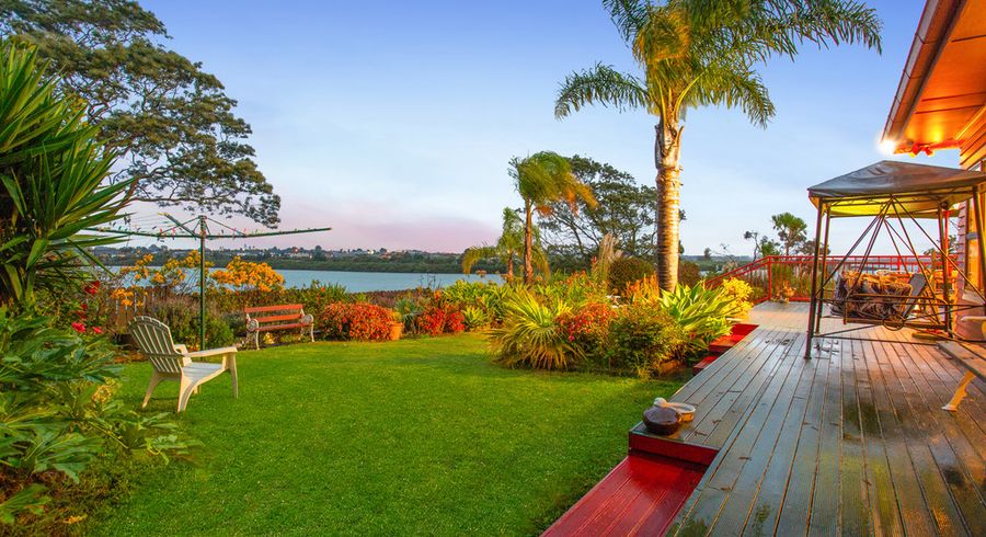  at 16 Lucas Place, Weymouth, Auckland