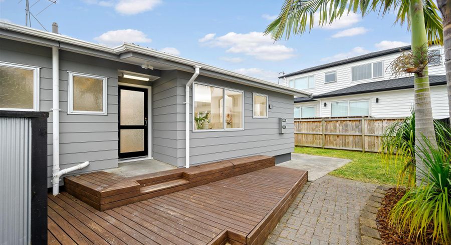  at 2/10 Glennandrew Drive, Half Moon Bay, Auckland