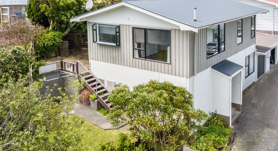  at 9A Colchester Cres, Newlands, Wellington
