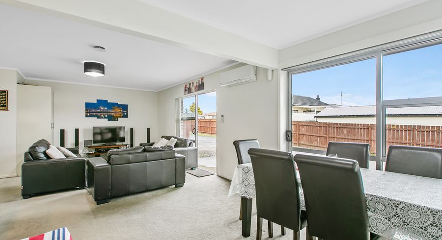  at 2/10 Gordon Road, Papatoetoe, Auckland