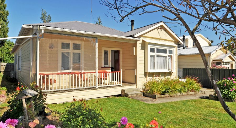  at 8 Greenacres Street, Macandrew Bay, Dunedin