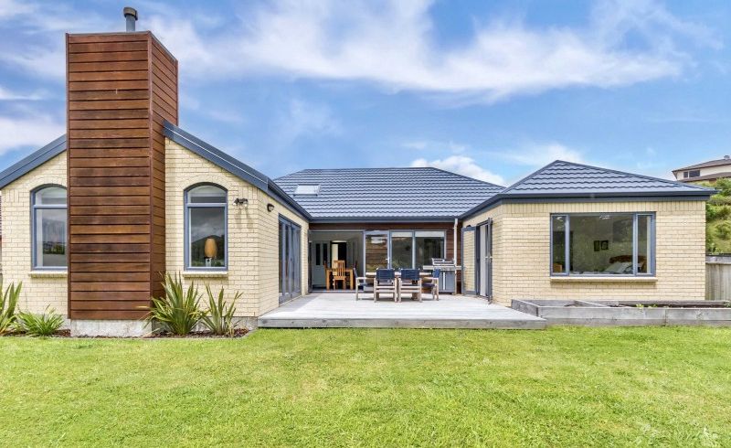  at 32 Navigation Drive, Whitby, Porirua