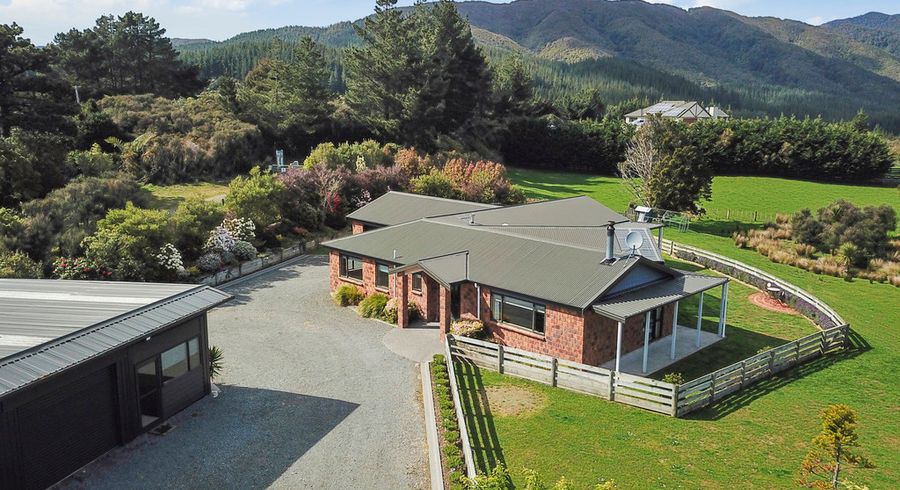  at 32 Kaitoke Loop Road, Kaitoke, Upper Hutt