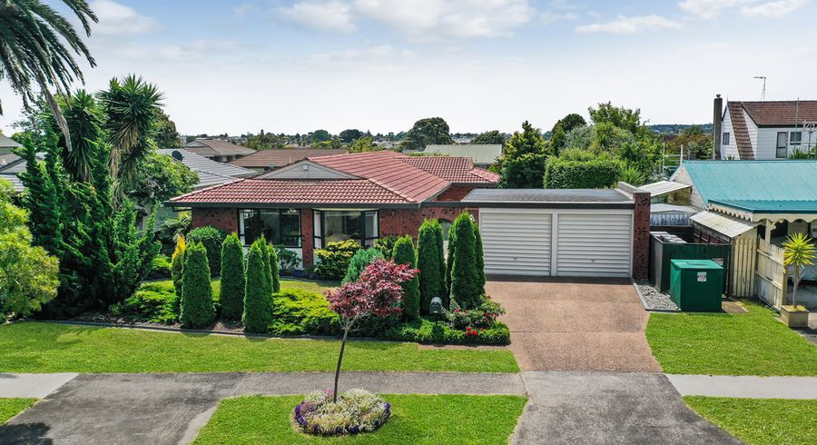  at 49 Walter Strevens Drive, Conifer Grove, Takanini