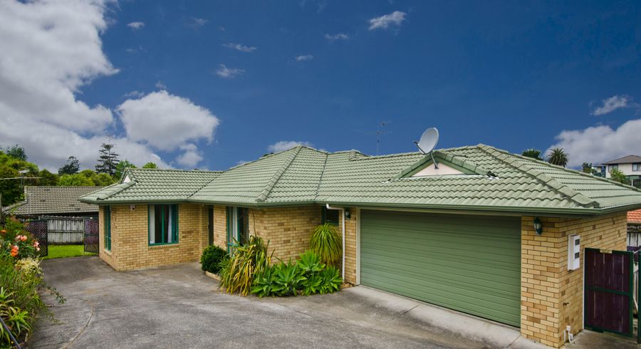  at 5 Rosebay Rise, Henderson, Auckland