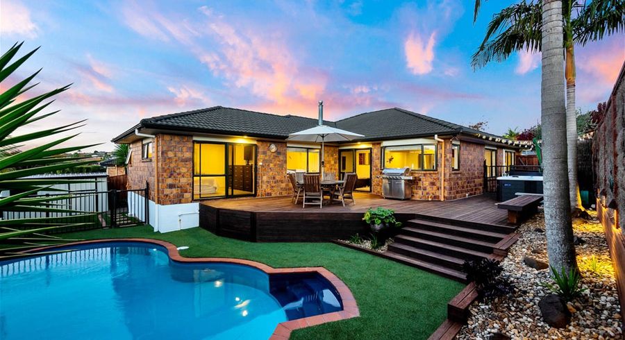  at 7 Sapperton Drive, Henderson, Auckland