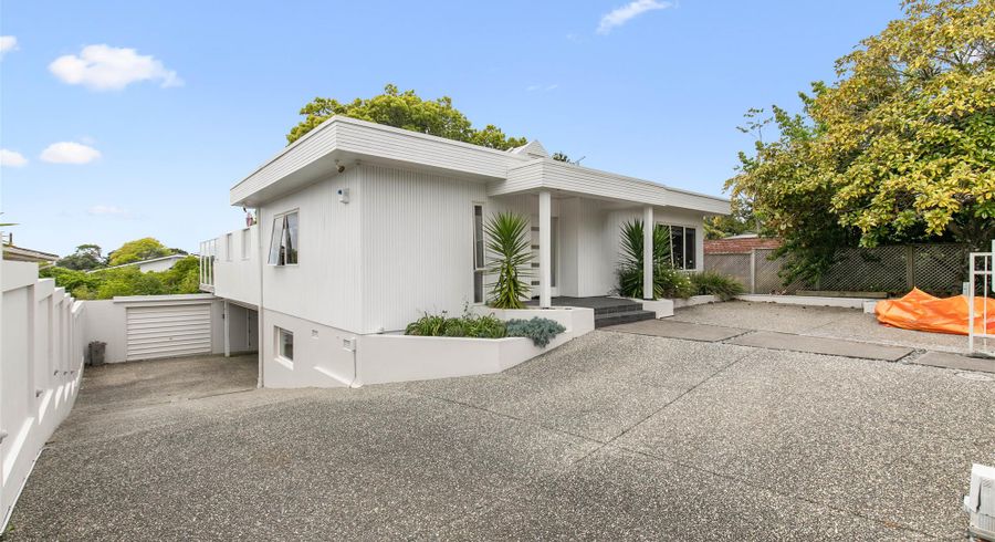  at 27 McMillan Place, Mellons Bay, Auckland