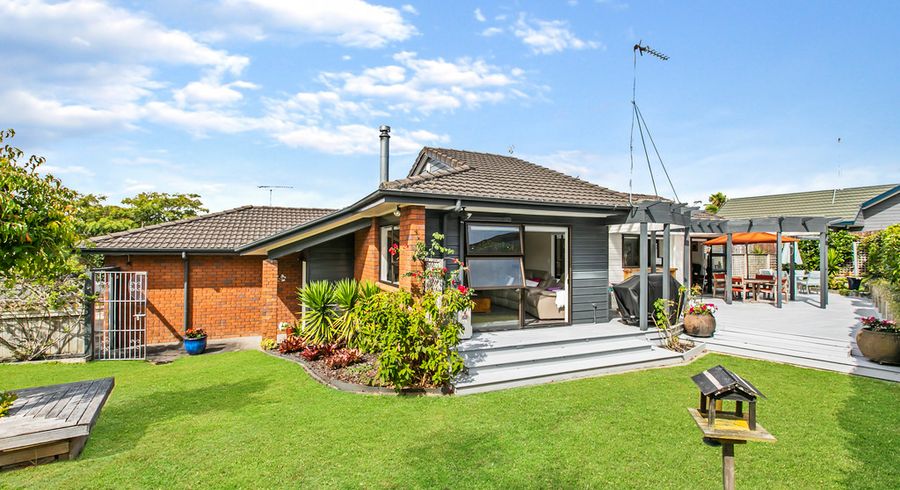  at 4 Woodview Rise, Botany Downs, Auckland