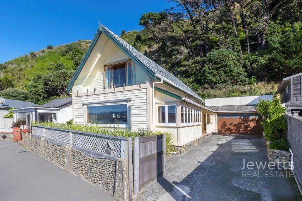  at 165 Breaker Bay Road, Breaker Bay, Wellington