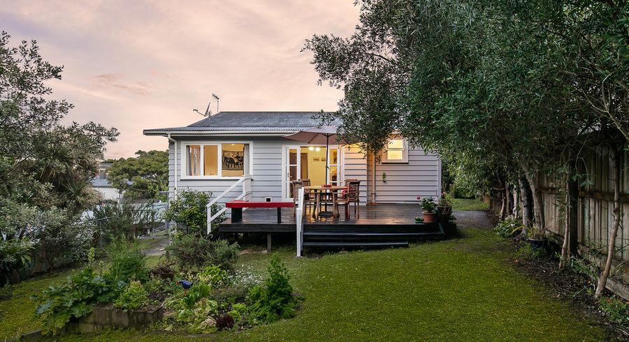  at 90 Aroha Avenue, Sandringham, Auckland