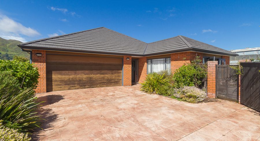  at 32 Moana Grove, Waiwhetu, Lower Hutt