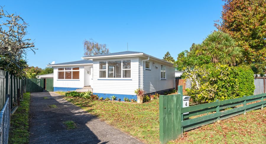  at 4 Hughdene Place, Henderson, Auckland