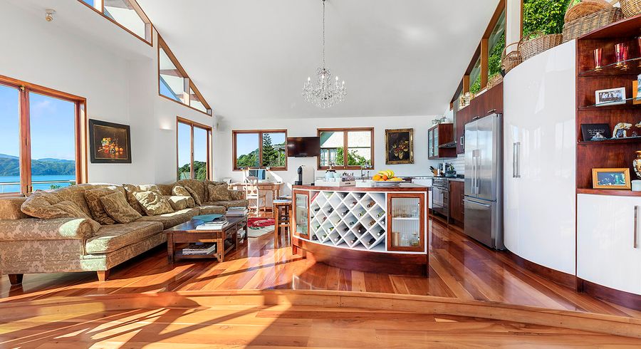  at 423 Karaka Bay Road, Karaka Bays, Wellington
