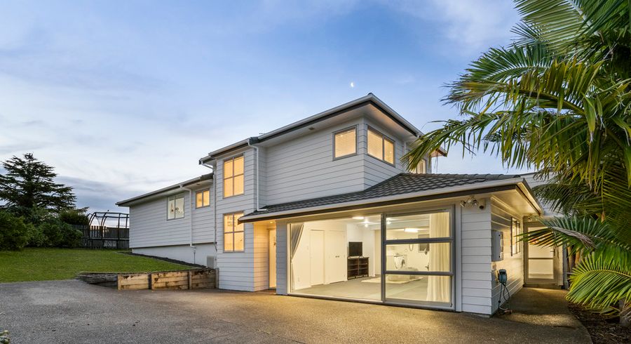  at 2/252 Rangatira Road, Beach Haven, Auckland