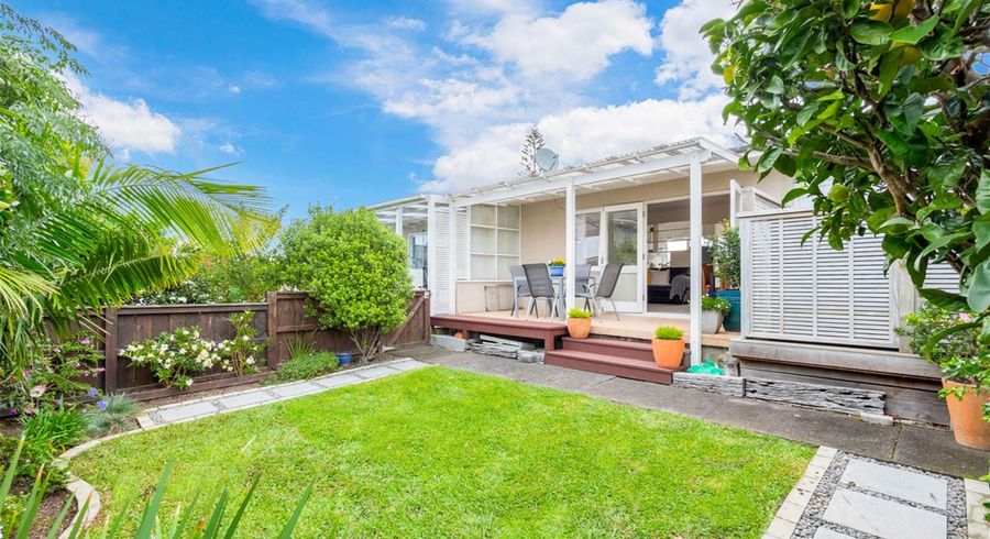  at 2/318 Beach Road, Campbells Bay, Auckland